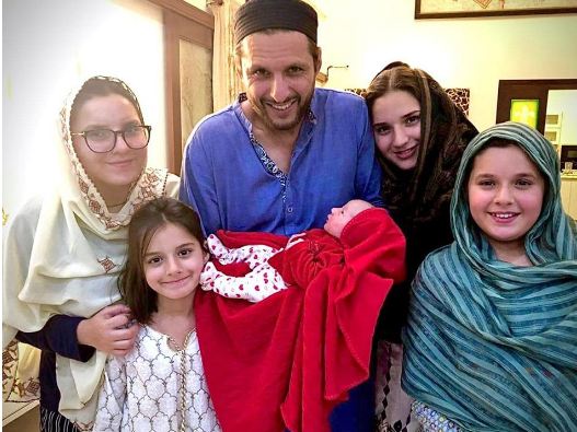 Shahid Afridi Welcome 5th Baby Girl in Afridi Family